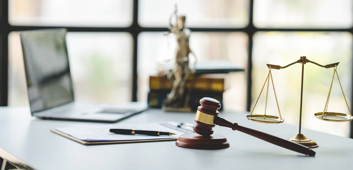 Le droit de l'espace et les activités des entreprises privées : enjeux et perspectives